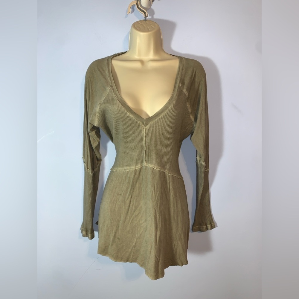 POL gray smoke green babydoll long sleeve ribbed v neck Top exposed seam m